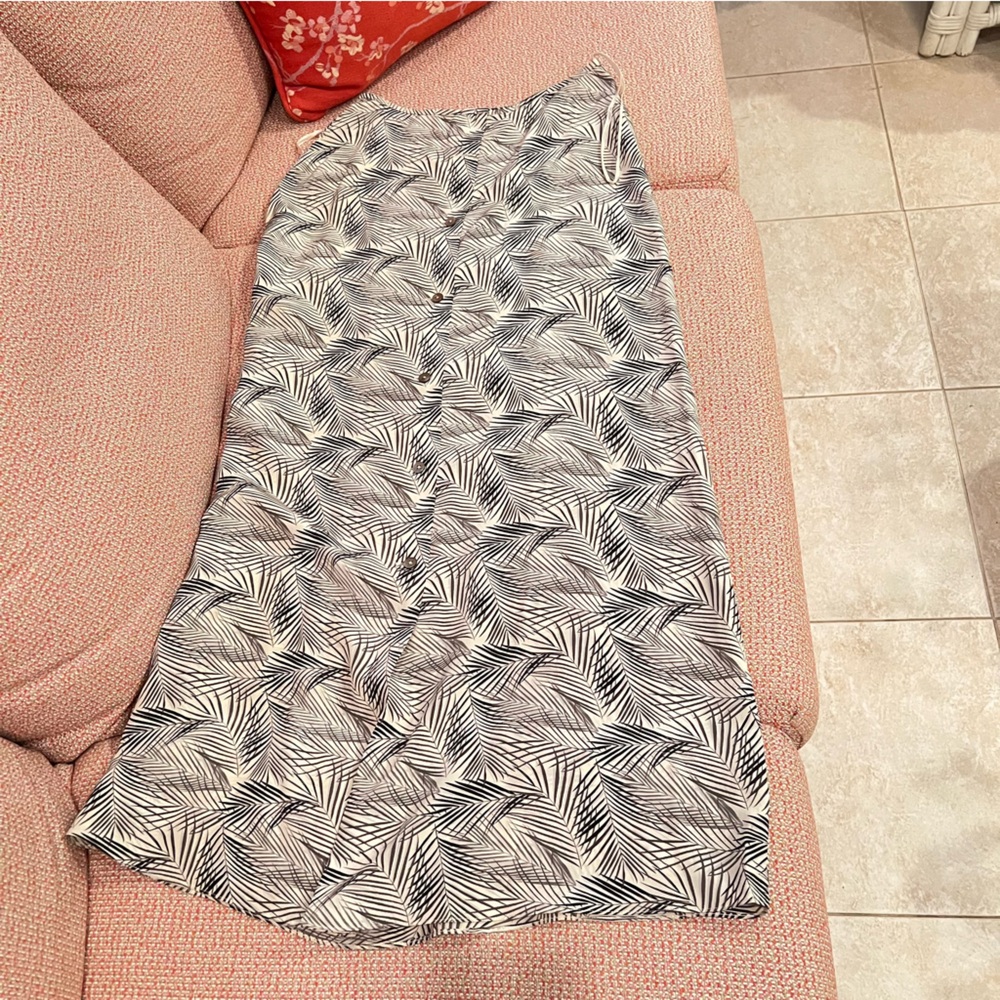 Elegant Black and White Patterned Skirt-ELLEN TRACY 100% Silk!